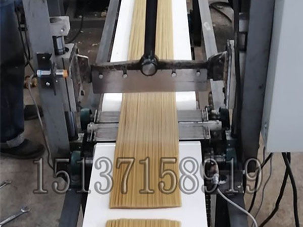 朝鮮冷面機(jī)試機(jī)現(xiàn)場(chǎng)